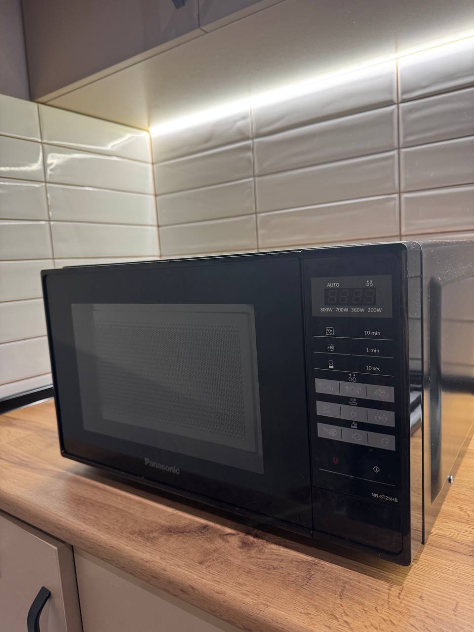 Микроволновая печь Panasonic NN-ST25HB