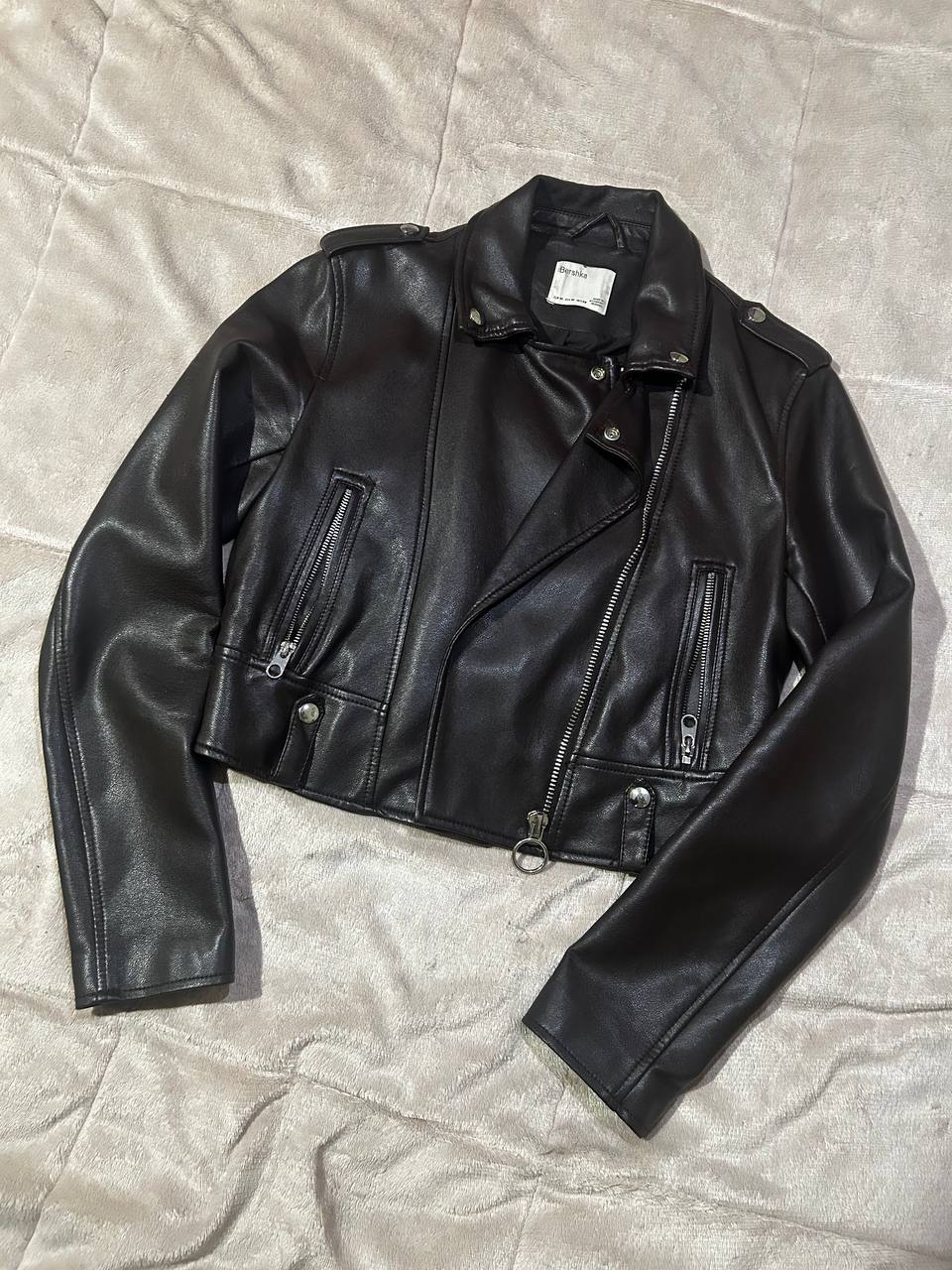 Кожаная куртка Bershka из эко-кожи, размер S-M