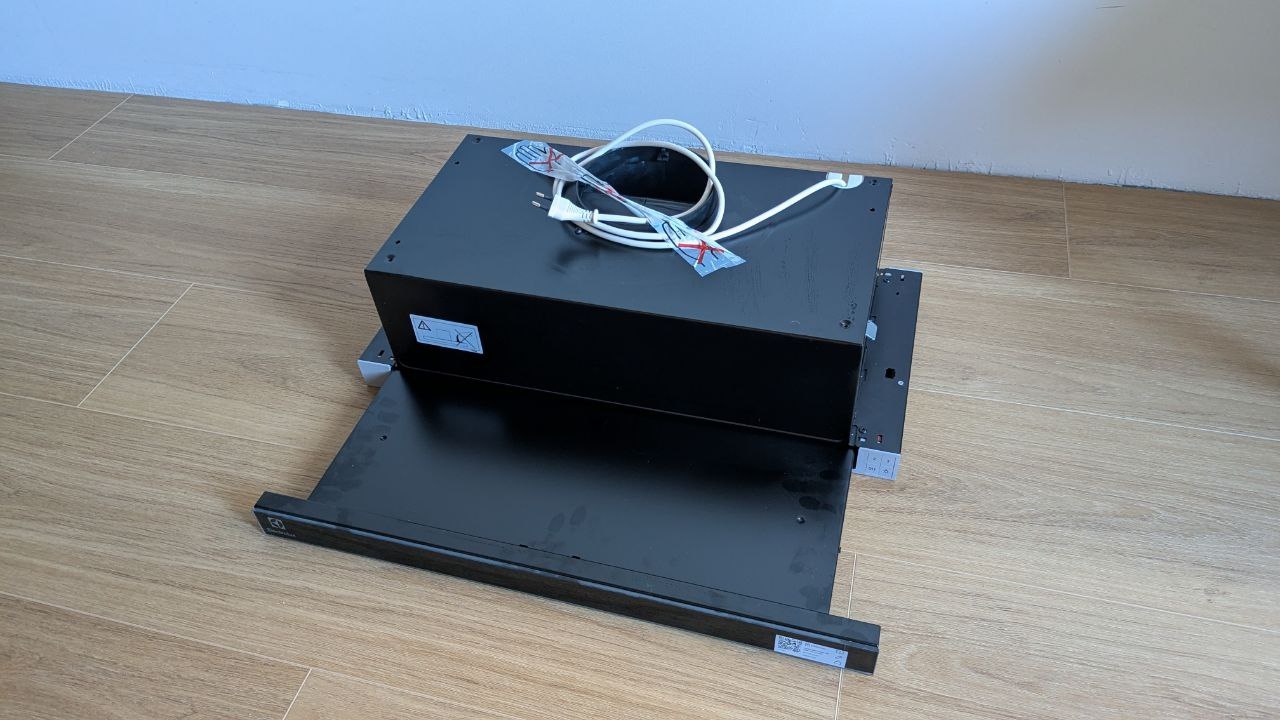 Телескопическая вытяжка Electrolux LFP326FB