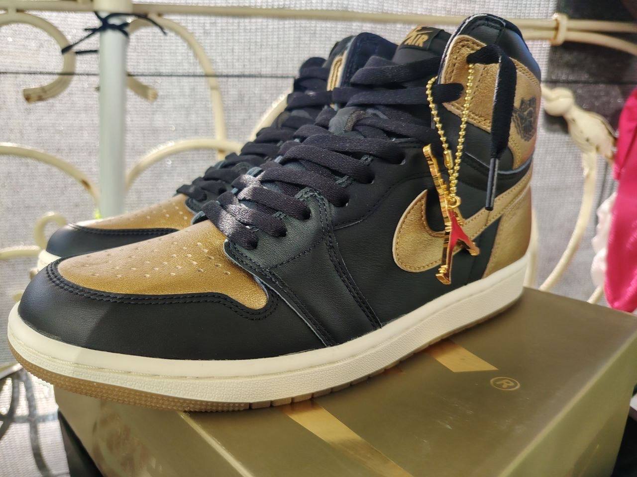 Кроссовки Jordan 1 Mid Metallic Gold
