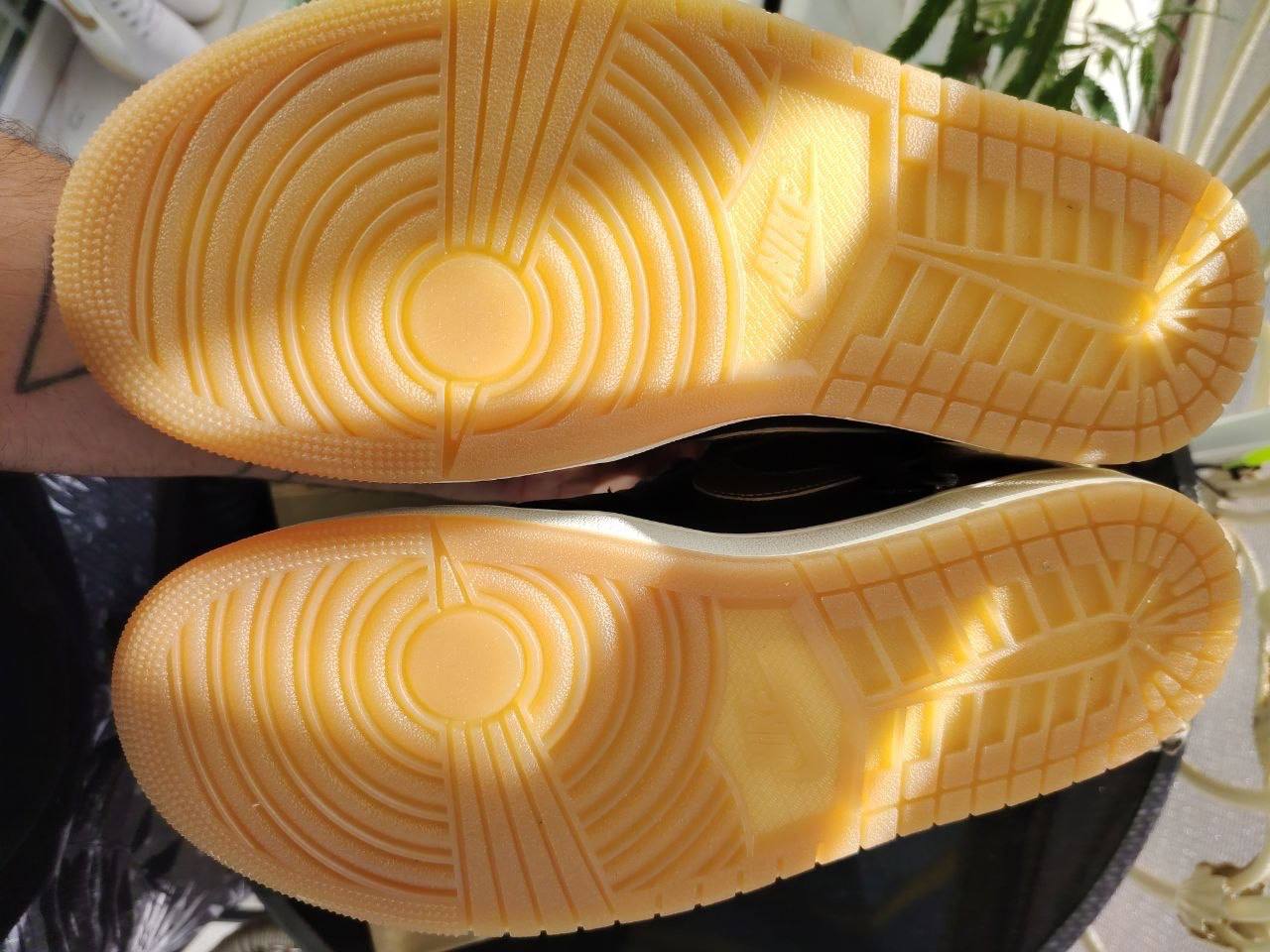 Кроссовки Jordan 1 Mid Metallic Gold