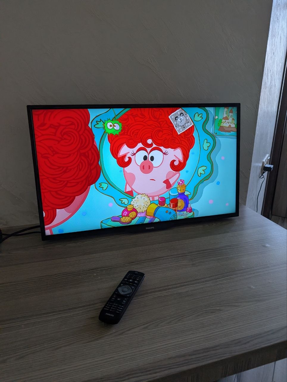 Телевизор Philips 32" Full HD