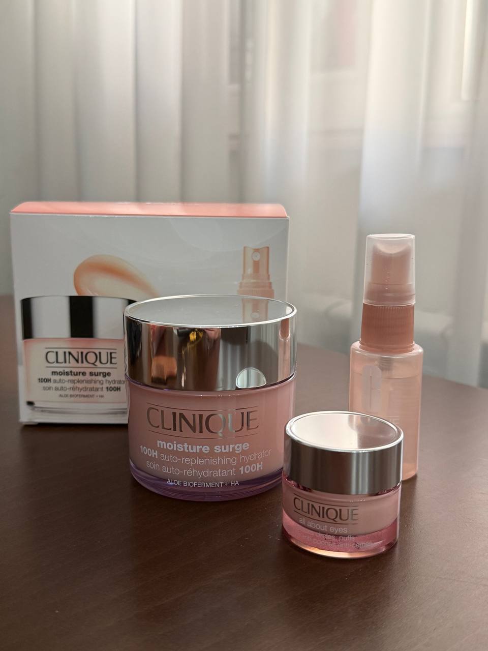 Набор косметики Clinique Moisture Surge Set