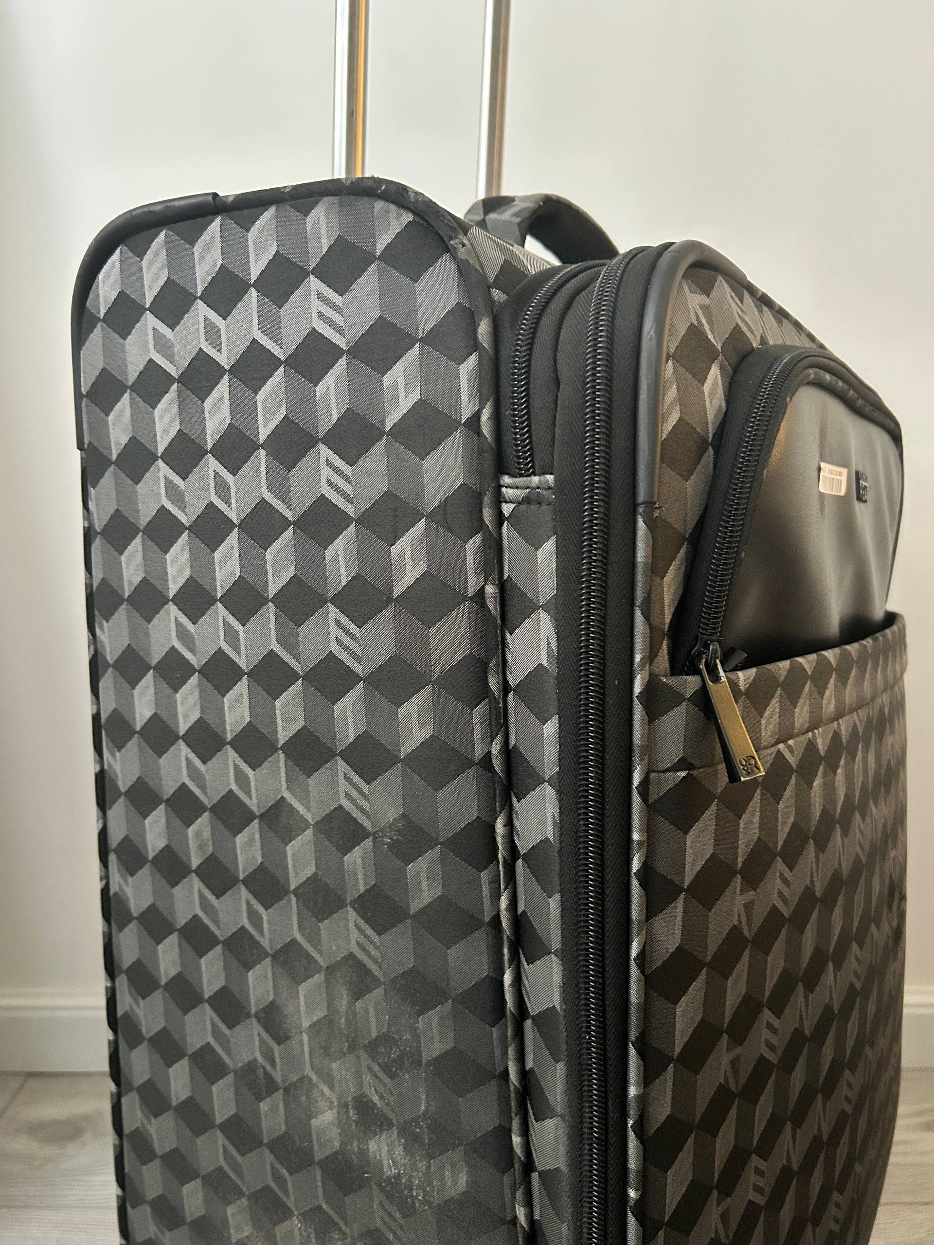 Пластиковый чемодан Wings 65x45x25 см