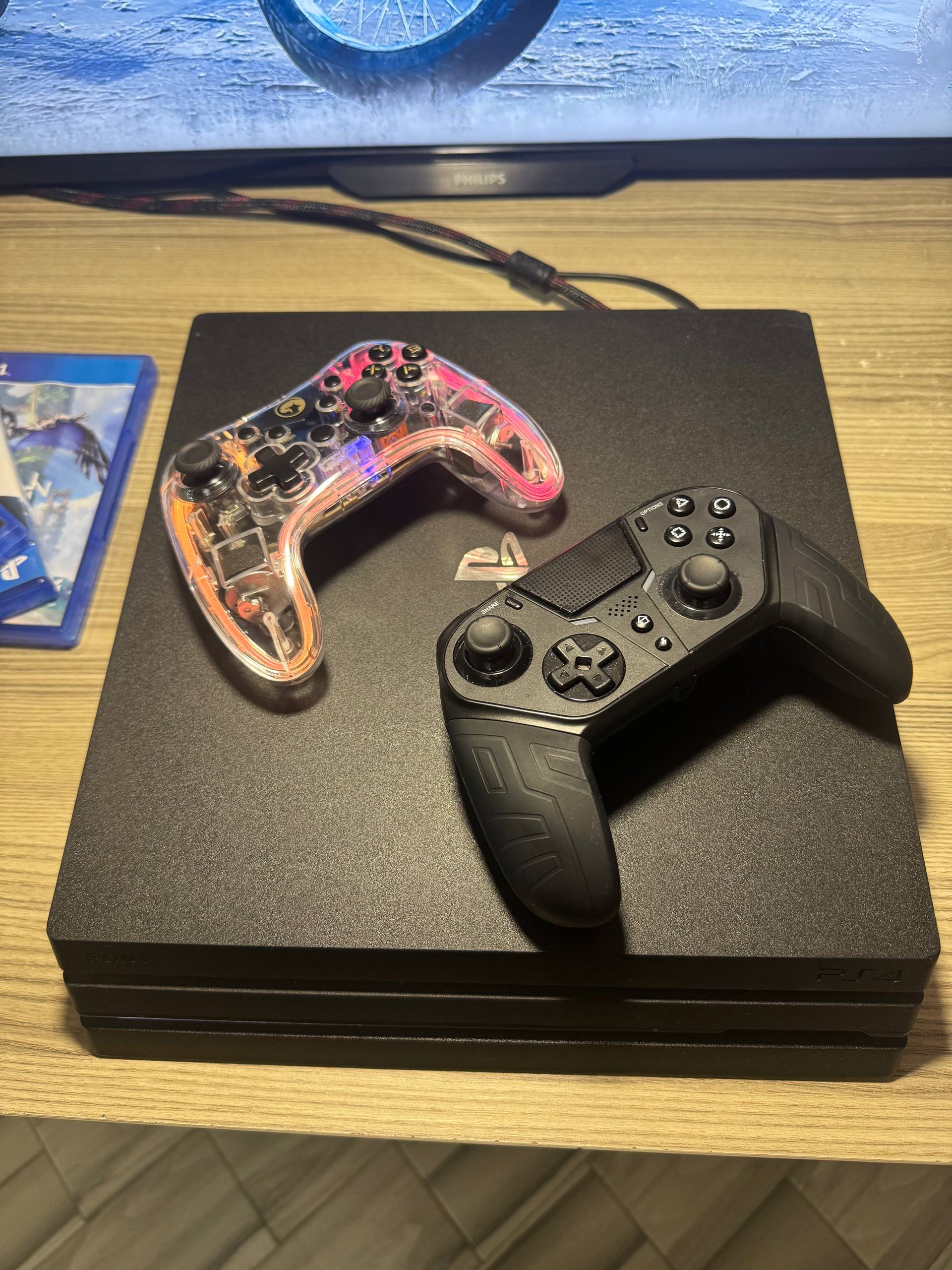 PlayStation 4 Pro 1TB с 2 геймпадами и 3 играми