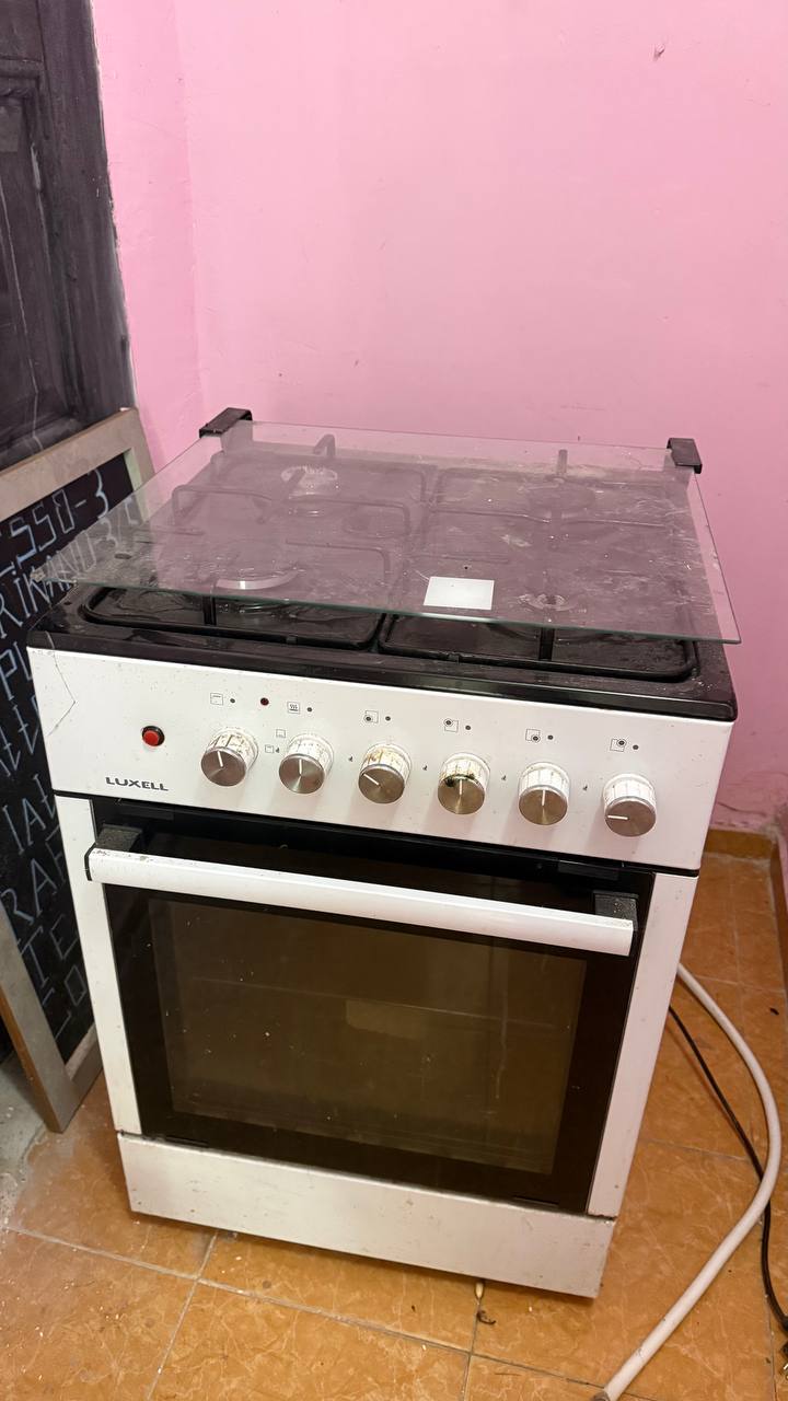 Газовая плита с духовкой, 4 конфорки