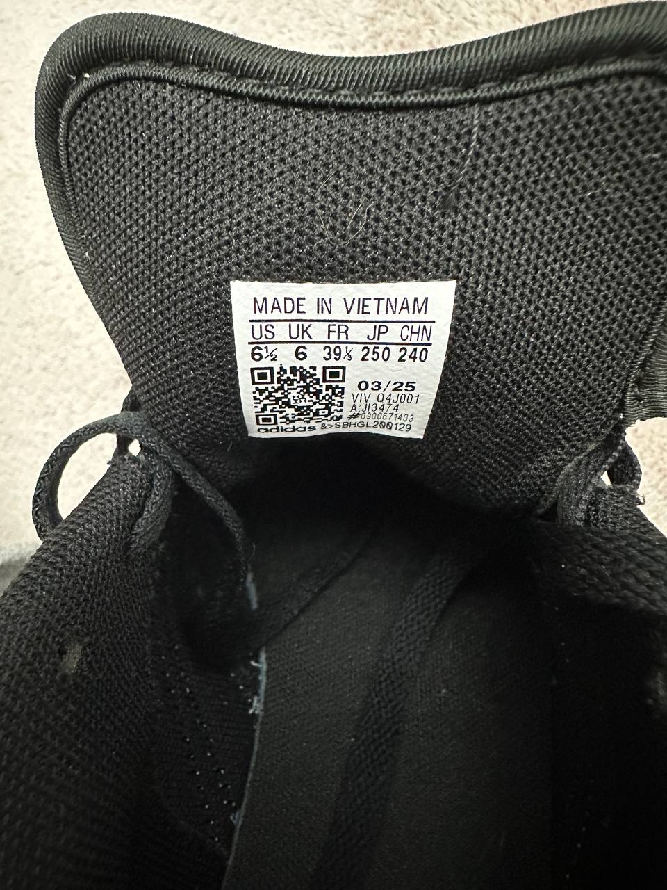 Кроссовки Adidas оригинал, размер 39⅓ EU