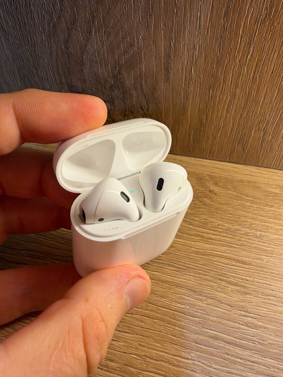 Apple AirPods 2