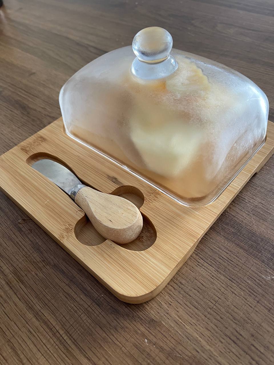 Масленка с деревянной подложкой и ножом для масла