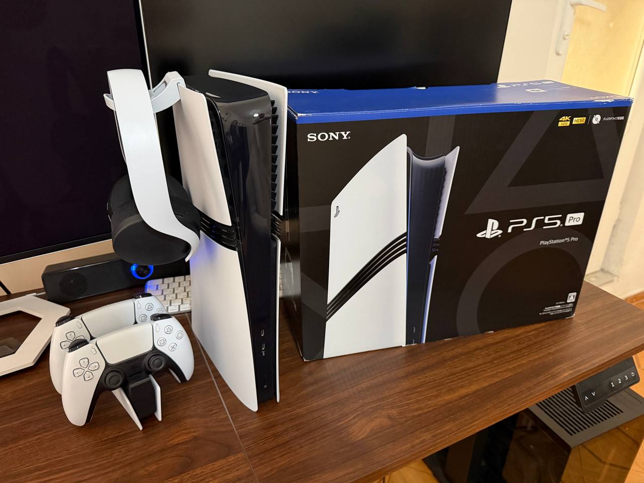 Sony PlayStation 5 Pro с комплектом аксессуаров
