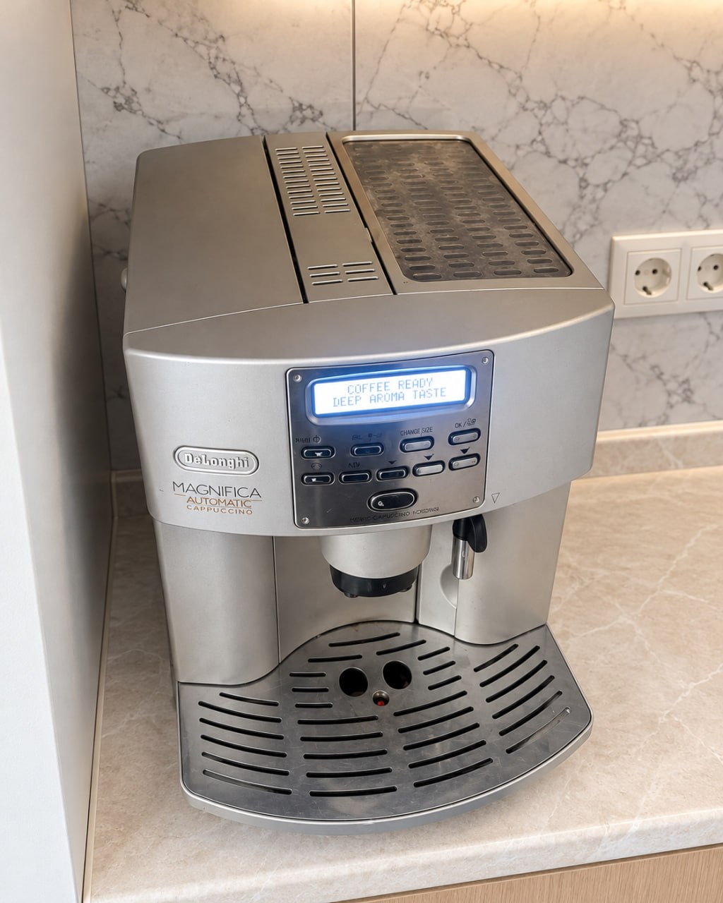 Кофемашина De'Longhi Magnifica Automatic Cappuccino