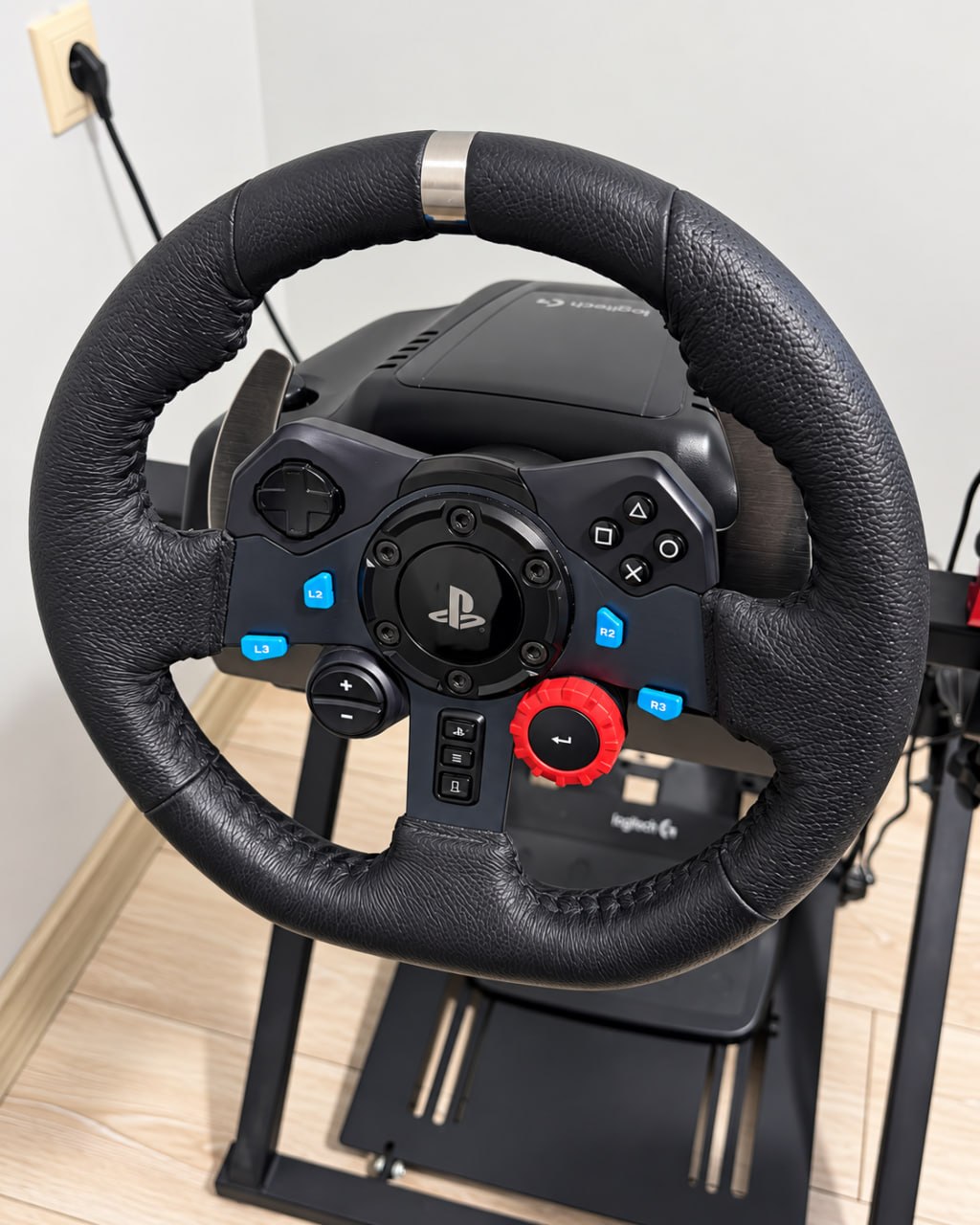 Гоночный симулятор Logitech G29 Driving Force с педалями и шифтером