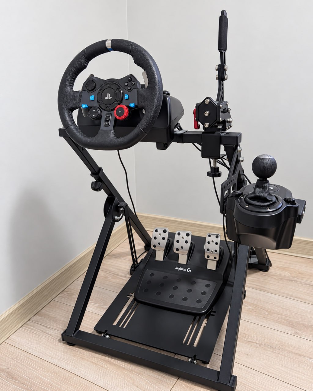Гоночный симулятор Logitech G29 Driving Force с педалями и шифтером