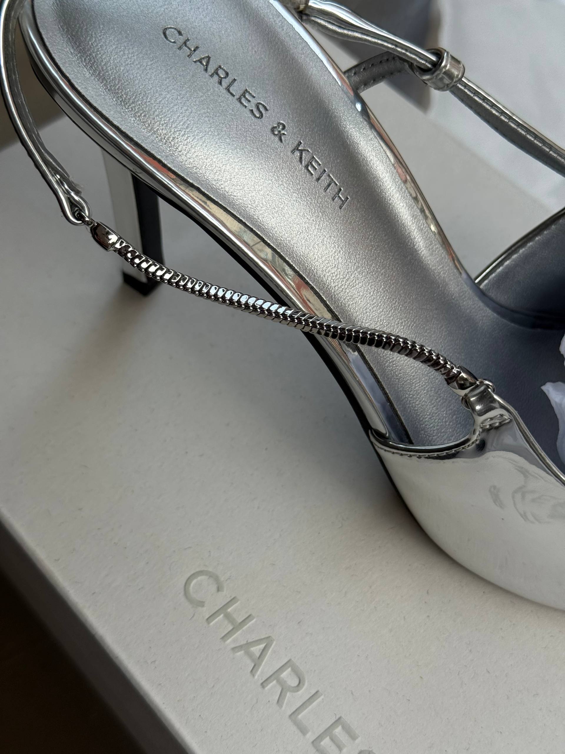 Туфли CHARLES & KEITH, размер 39