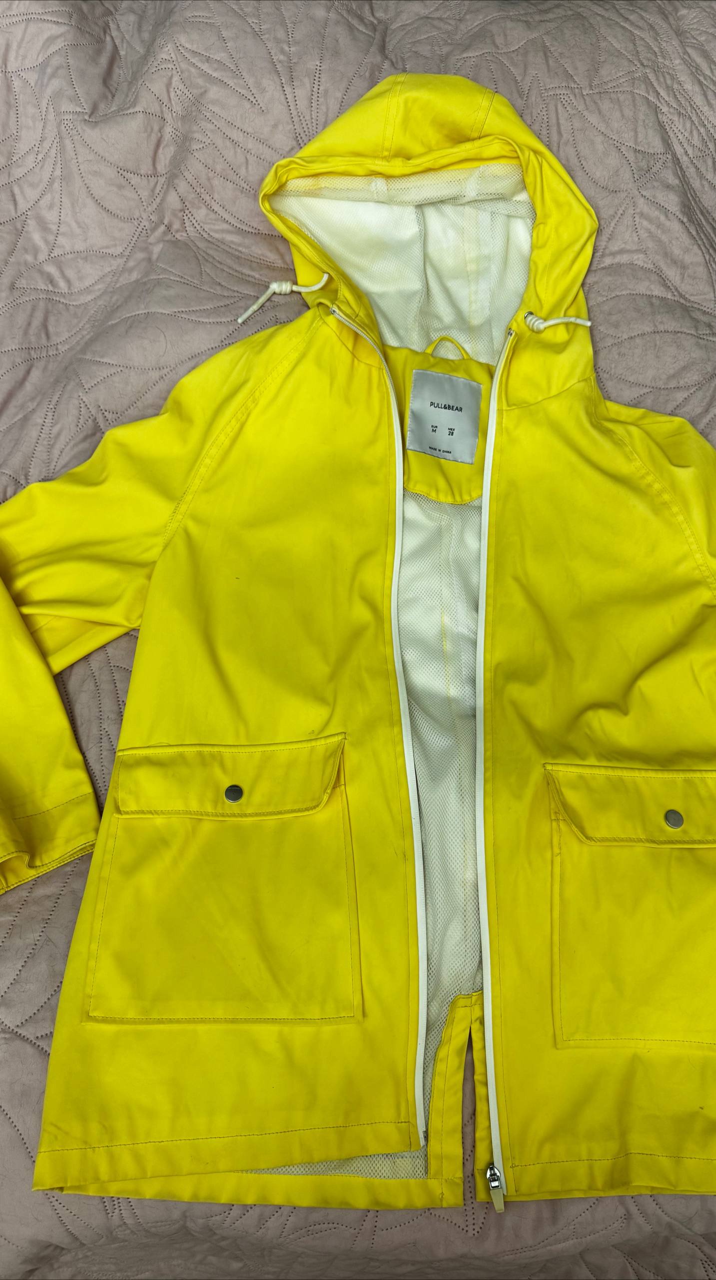 Жёлтый дождевик Pull&Bear, размер M