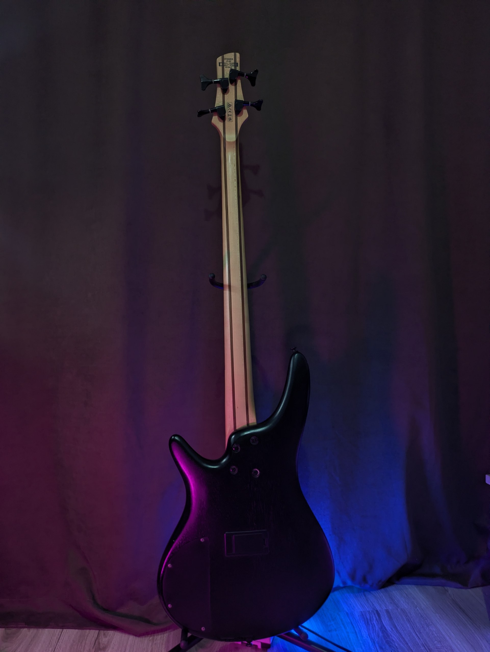 Бас-гитара Ibanez SR300 2022 с чехлом и ремнём