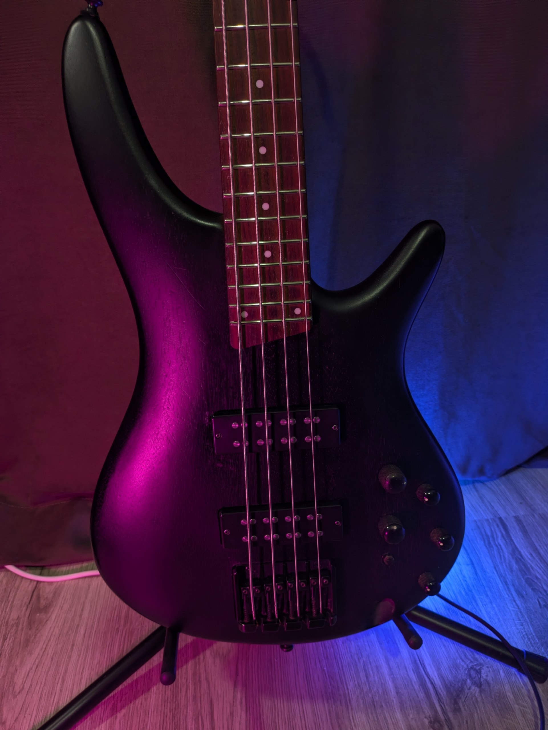 Бас-гитара Ibanez SR300 2022 с чехлом и ремнём