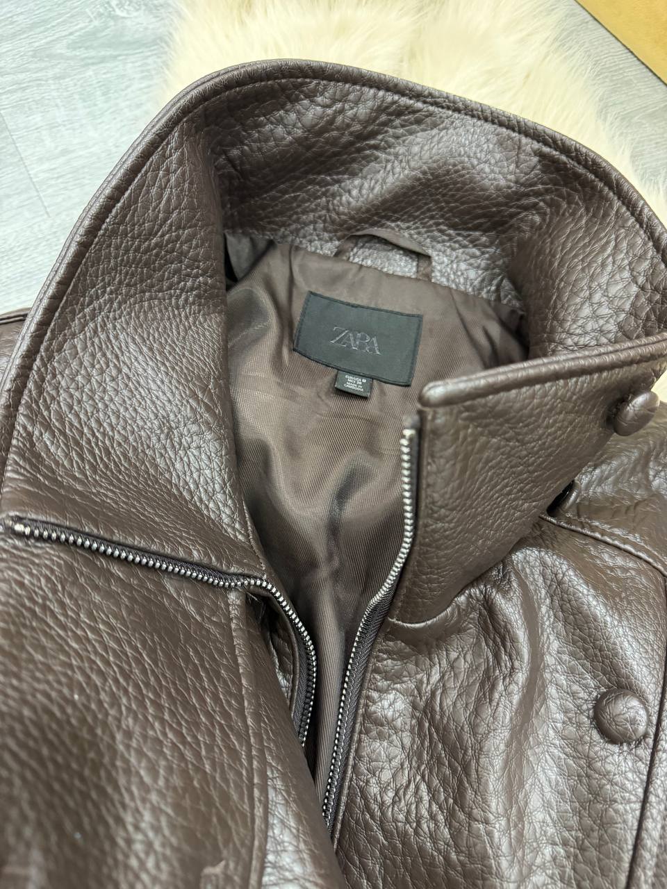 Кожаная косуха Zara, шоколадный цвет, размер M
