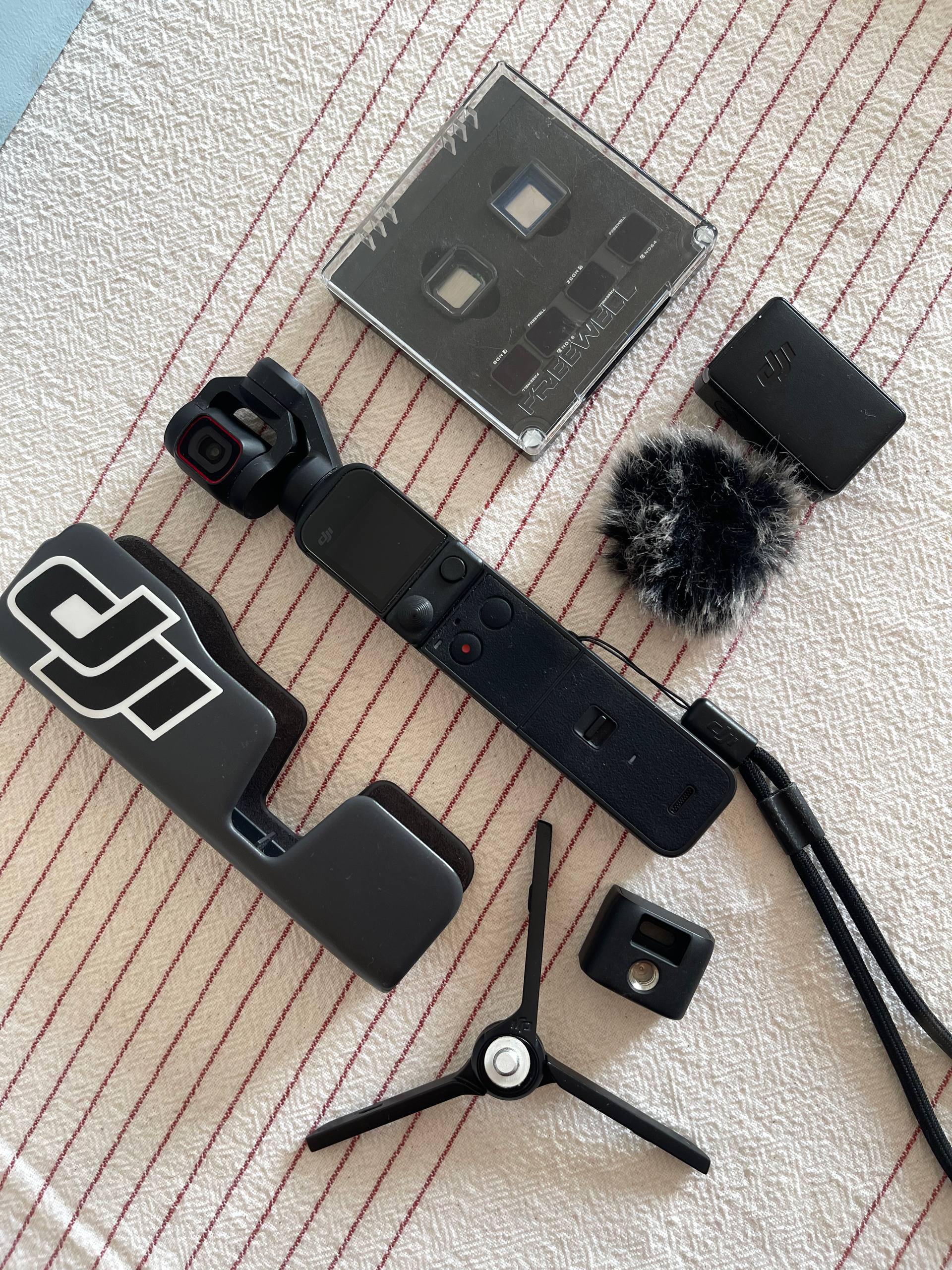 DJI Osmo Pocket 2 с микрофоном, штативом и набором линз