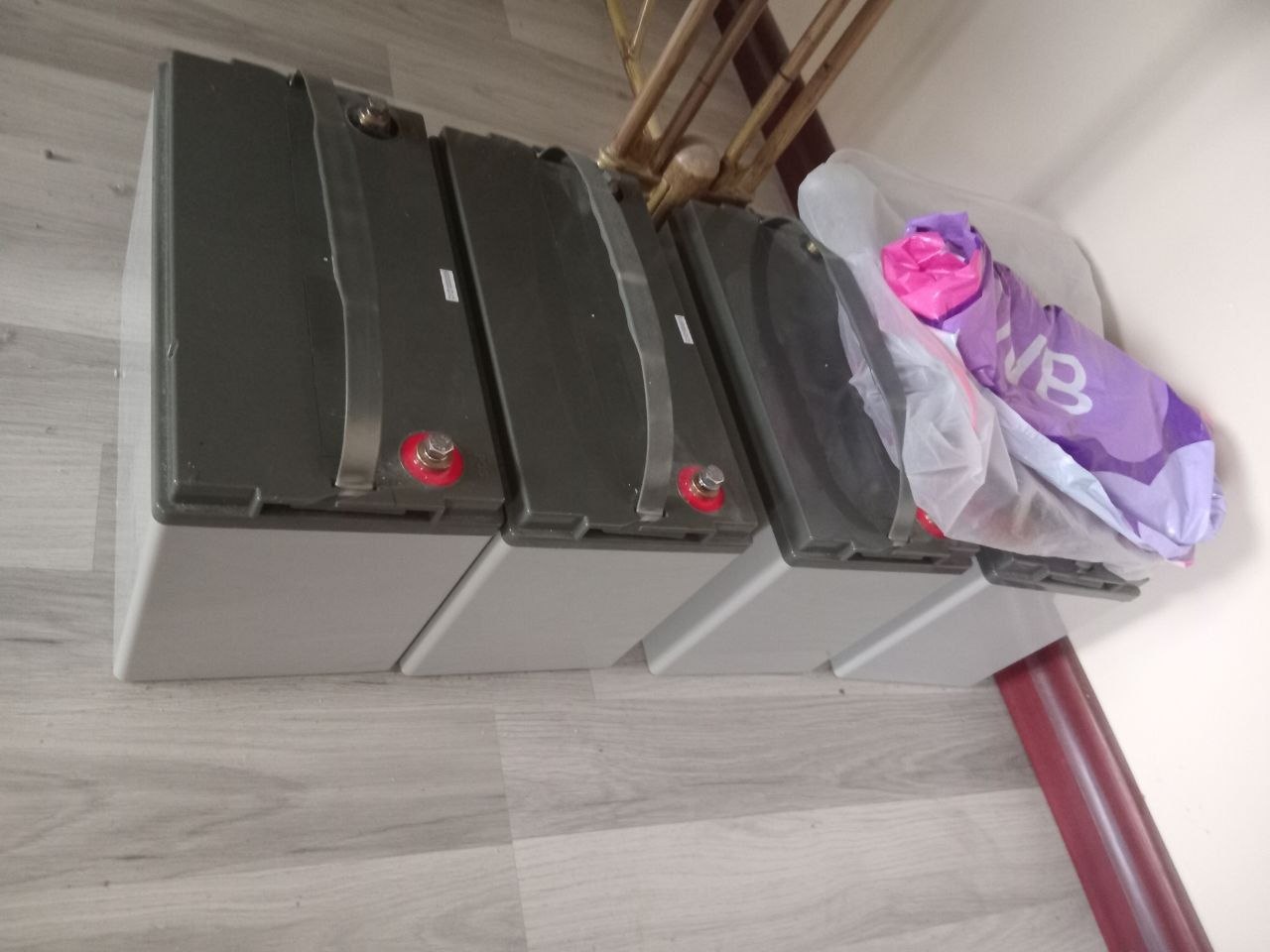ИБП KSTAR 1800W + 4 аккумулятора Leoch 12V 100Ah (48V)