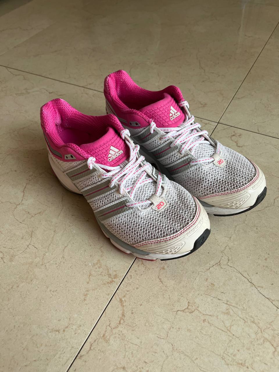 Кроссовки Adidas Response, размер 41