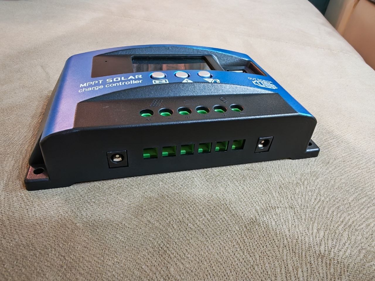 Контроллер солнечного заряда с ЖК-дисплеем и двумя USB-портами