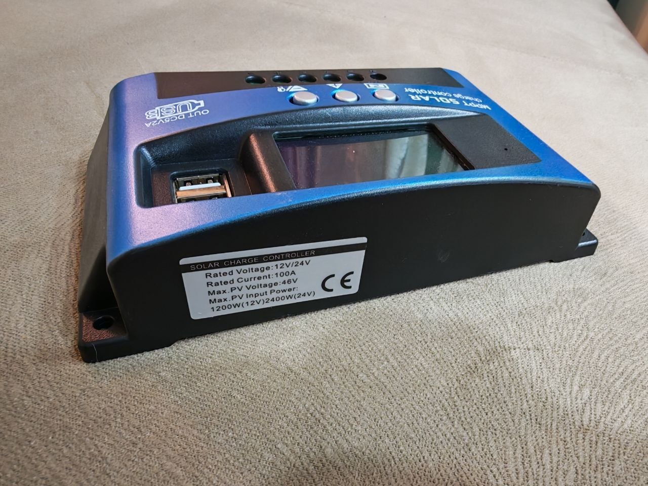 Контроллер солнечного заряда с ЖК-дисплеем и двумя USB-портами
