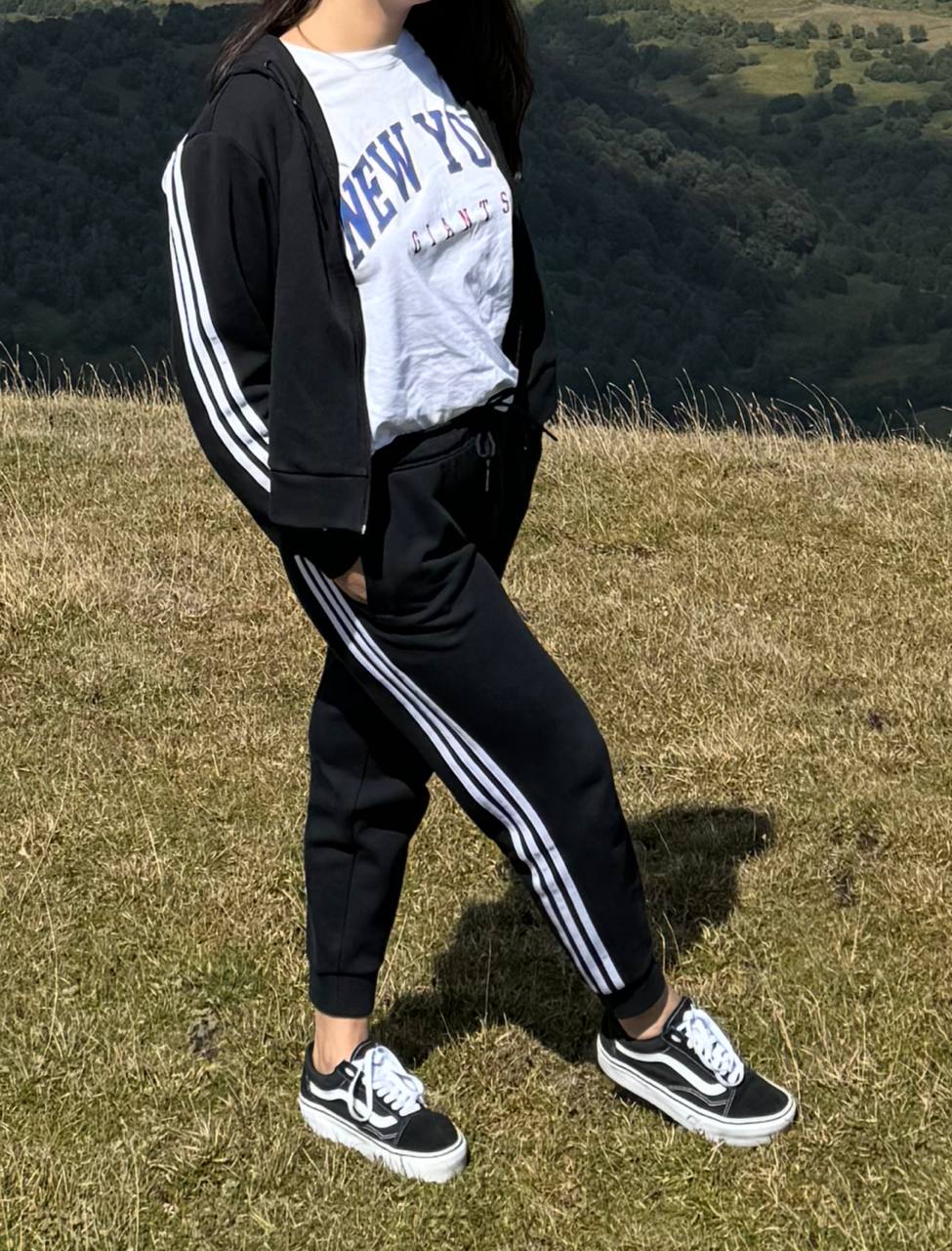 Оригинальный костюм Adidas (верх S, низ M)
