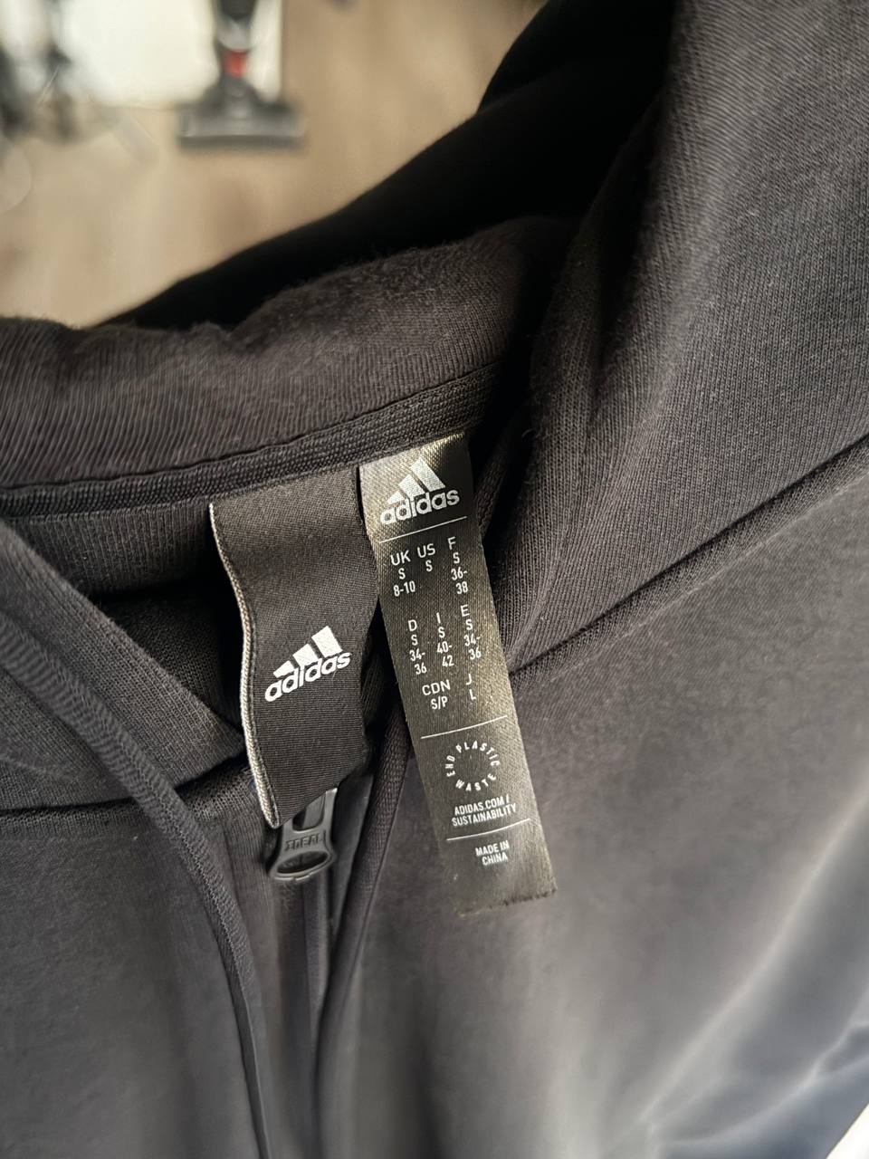 Оригинальный костюм Adidas (верх S, низ M)