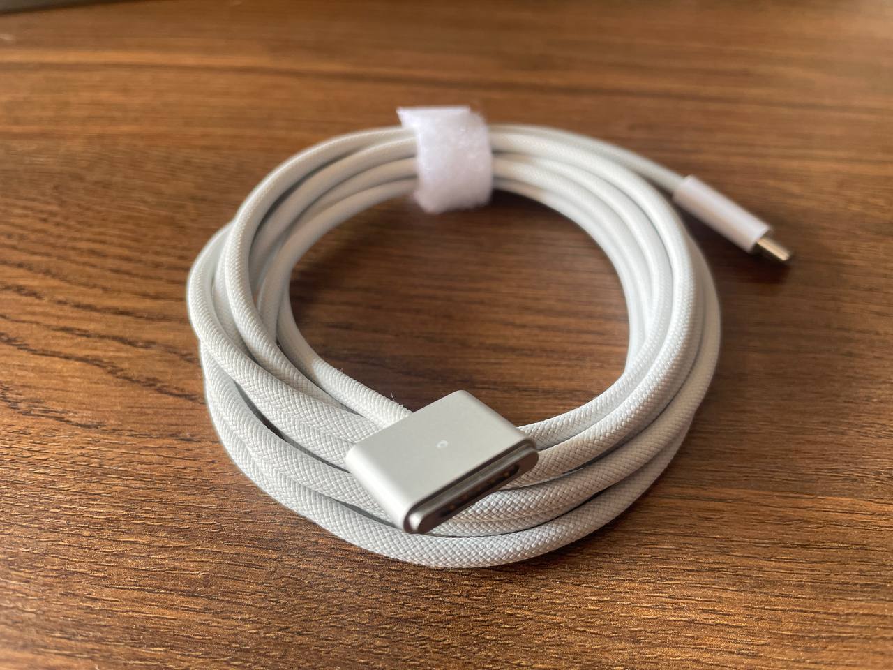 Магнитный зарядный кабель MagSafe 3 для MacBook