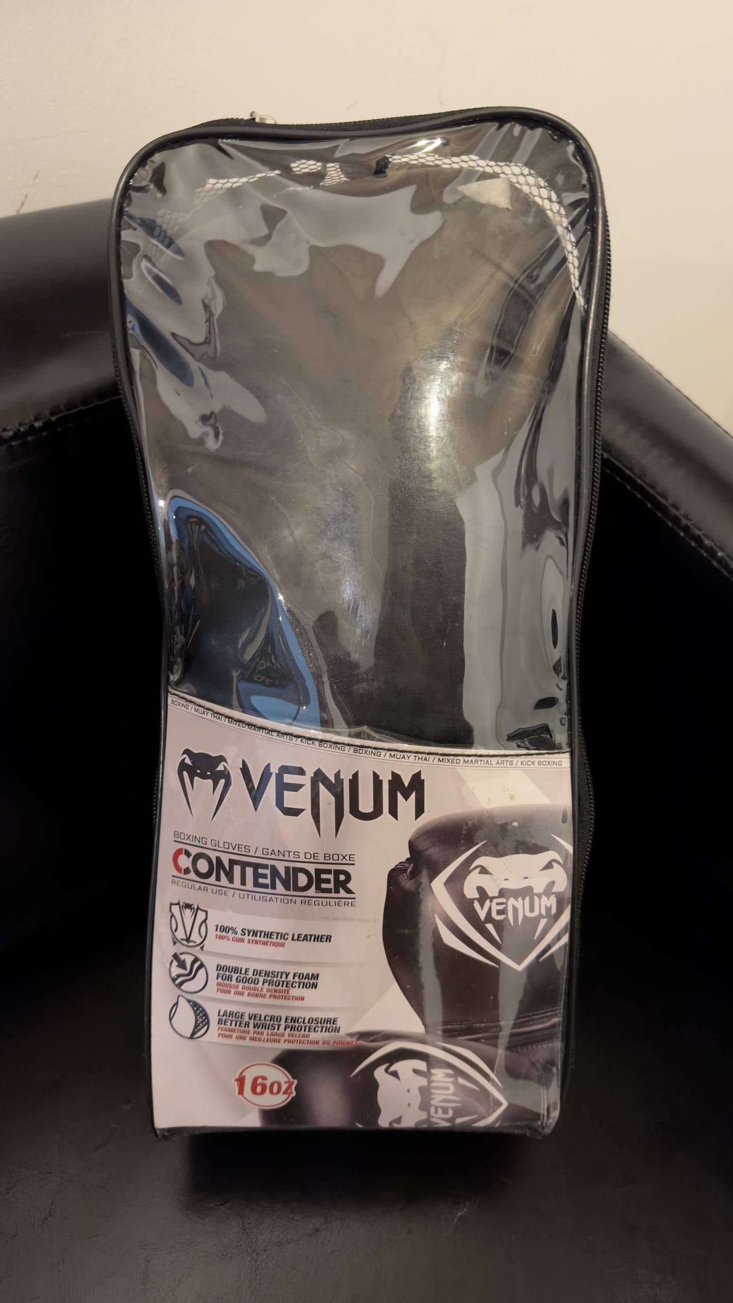 Боксерские перчатки Venum