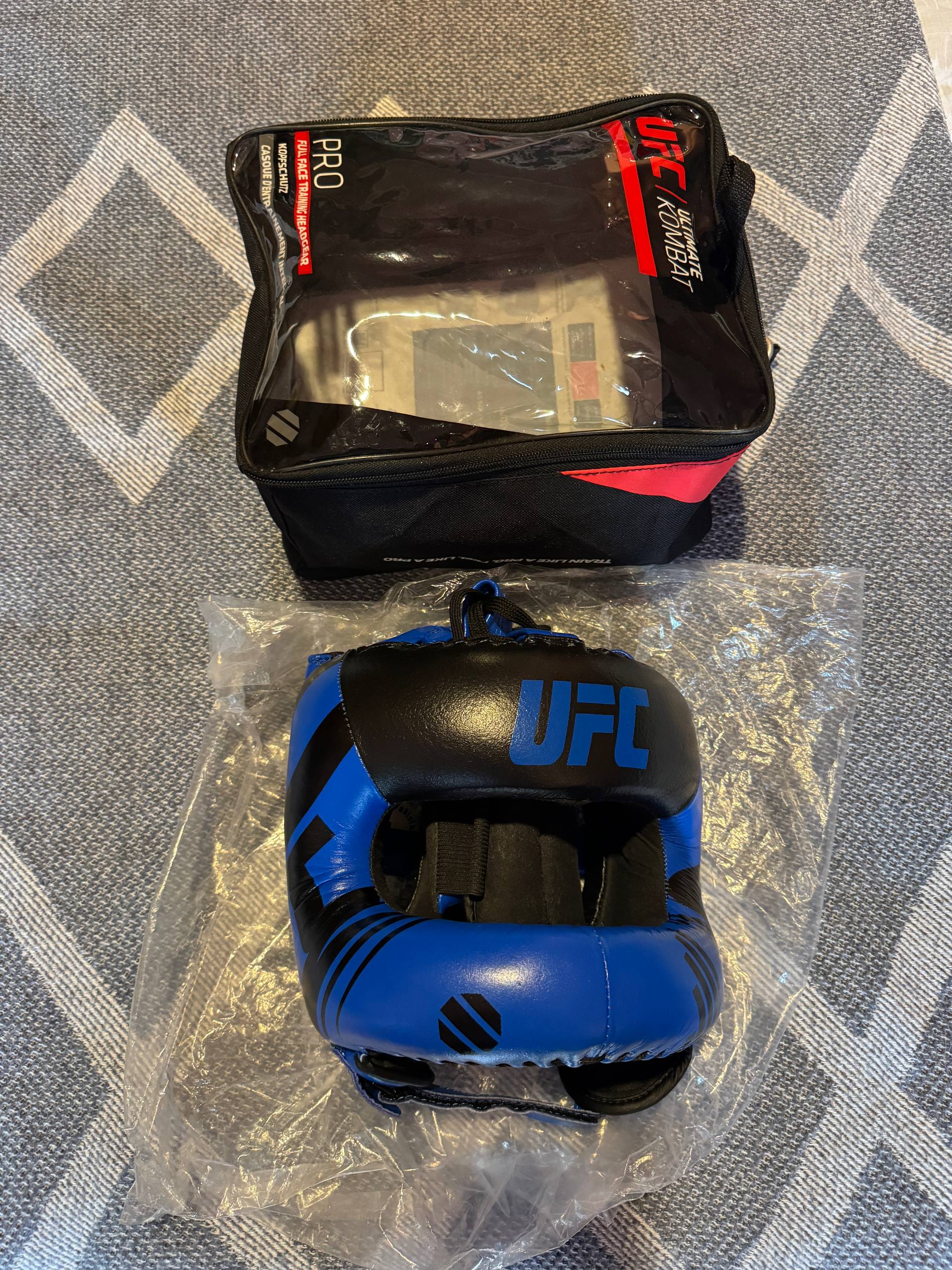 Боксёрский шлем UFC Pro Full Face