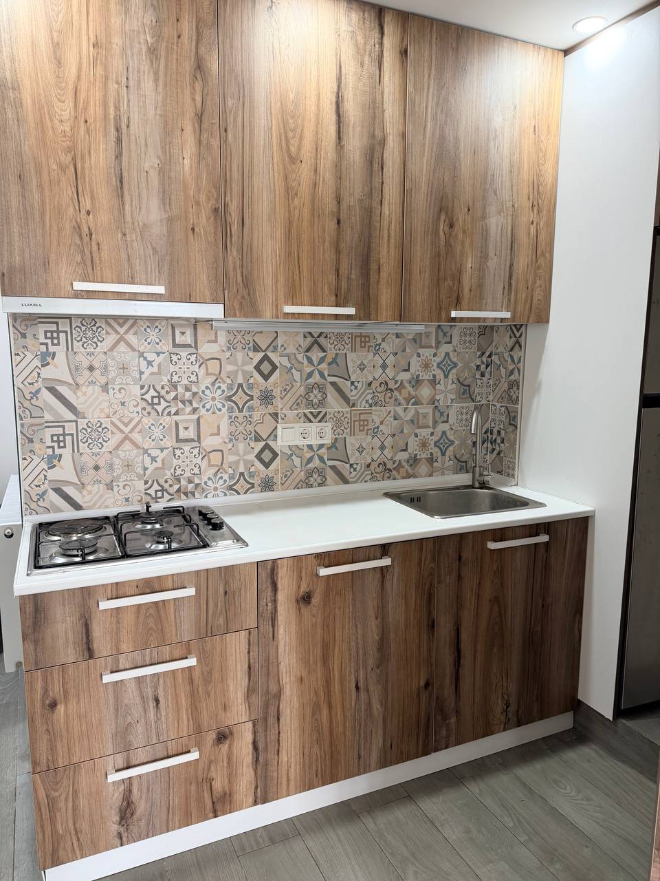 Кухонный гарнитур с варочной панелью и вытяжкой Luxell