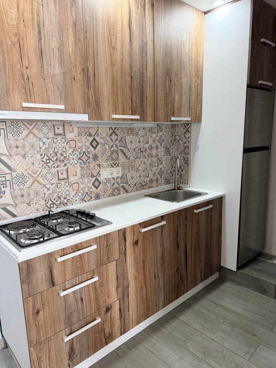 Кухонный гарнитур с варочной панелью и вытяжкой Luxell