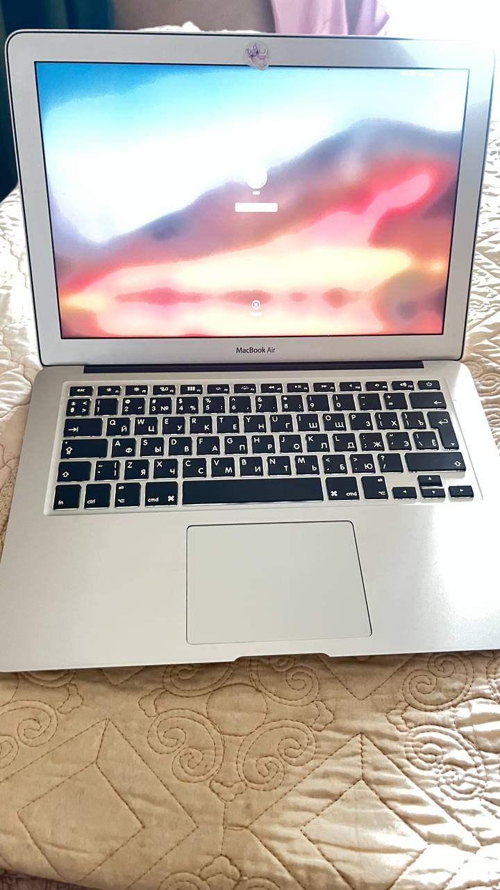 MacBook Air 13" 2017 (Intel Core i5, 8GB)