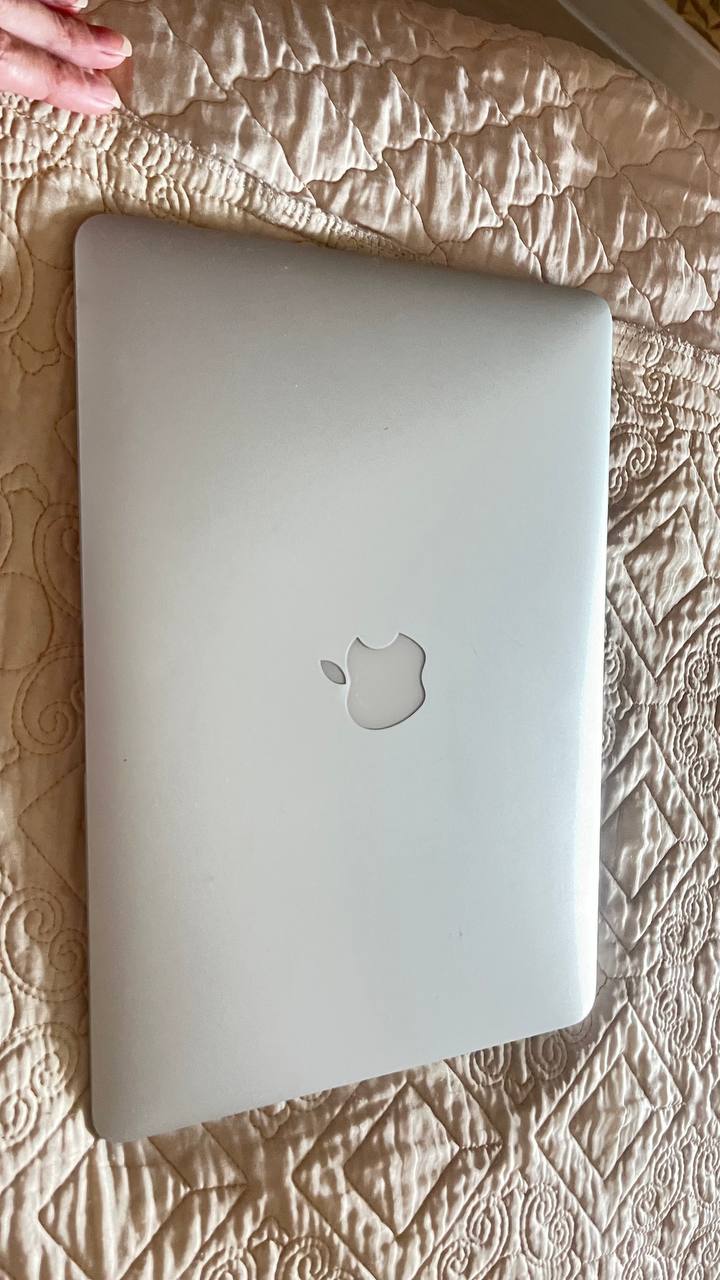 MacBook Air 13" 2017 (Intel Core i5, 8GB)