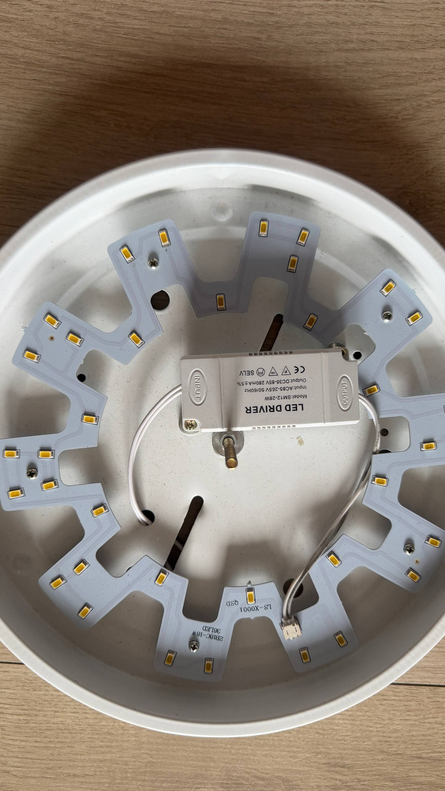 Потолочный LED светильник с декоративным стеклянным плафоном, 28 Вт