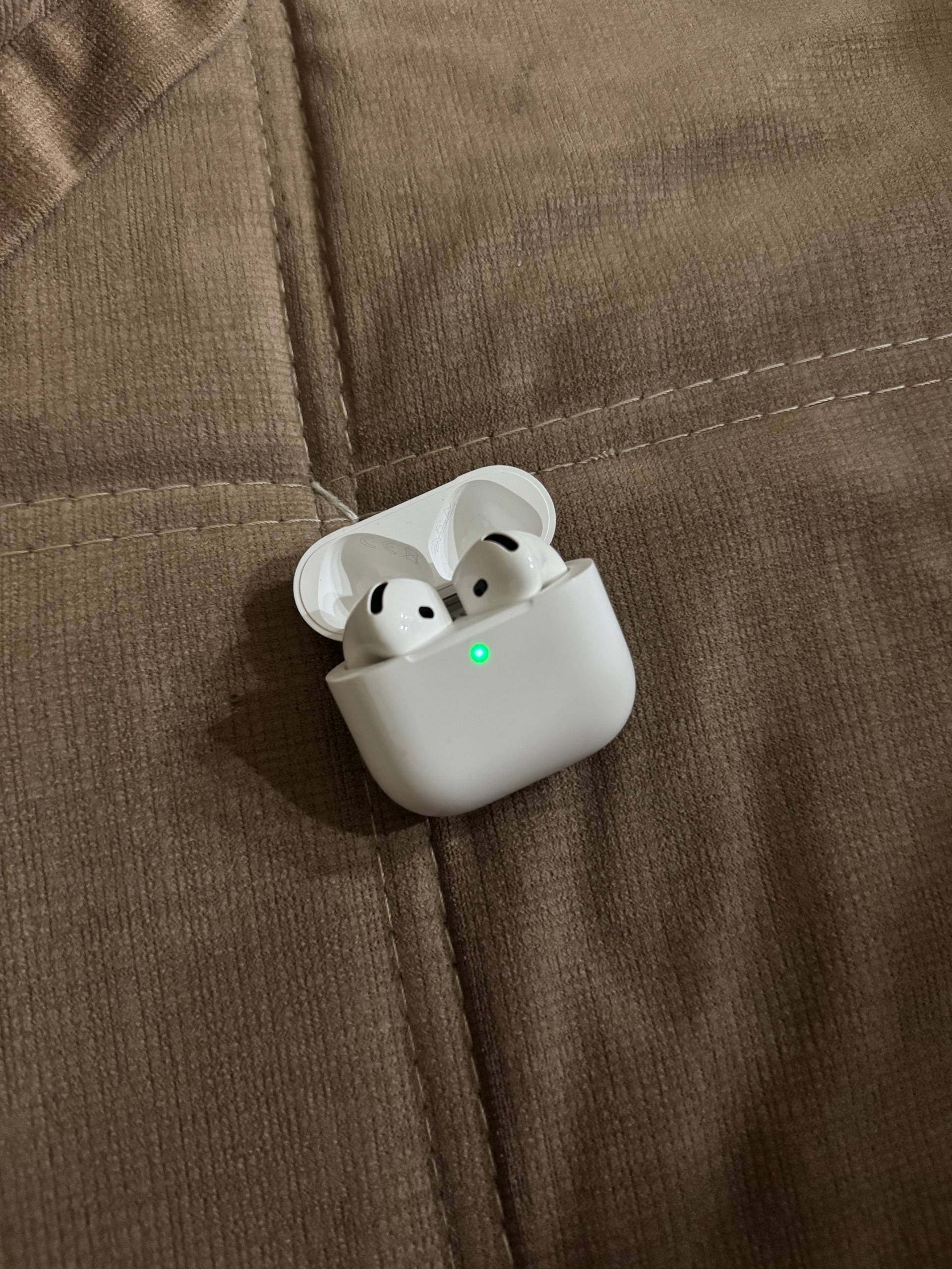Apple AirPods 4