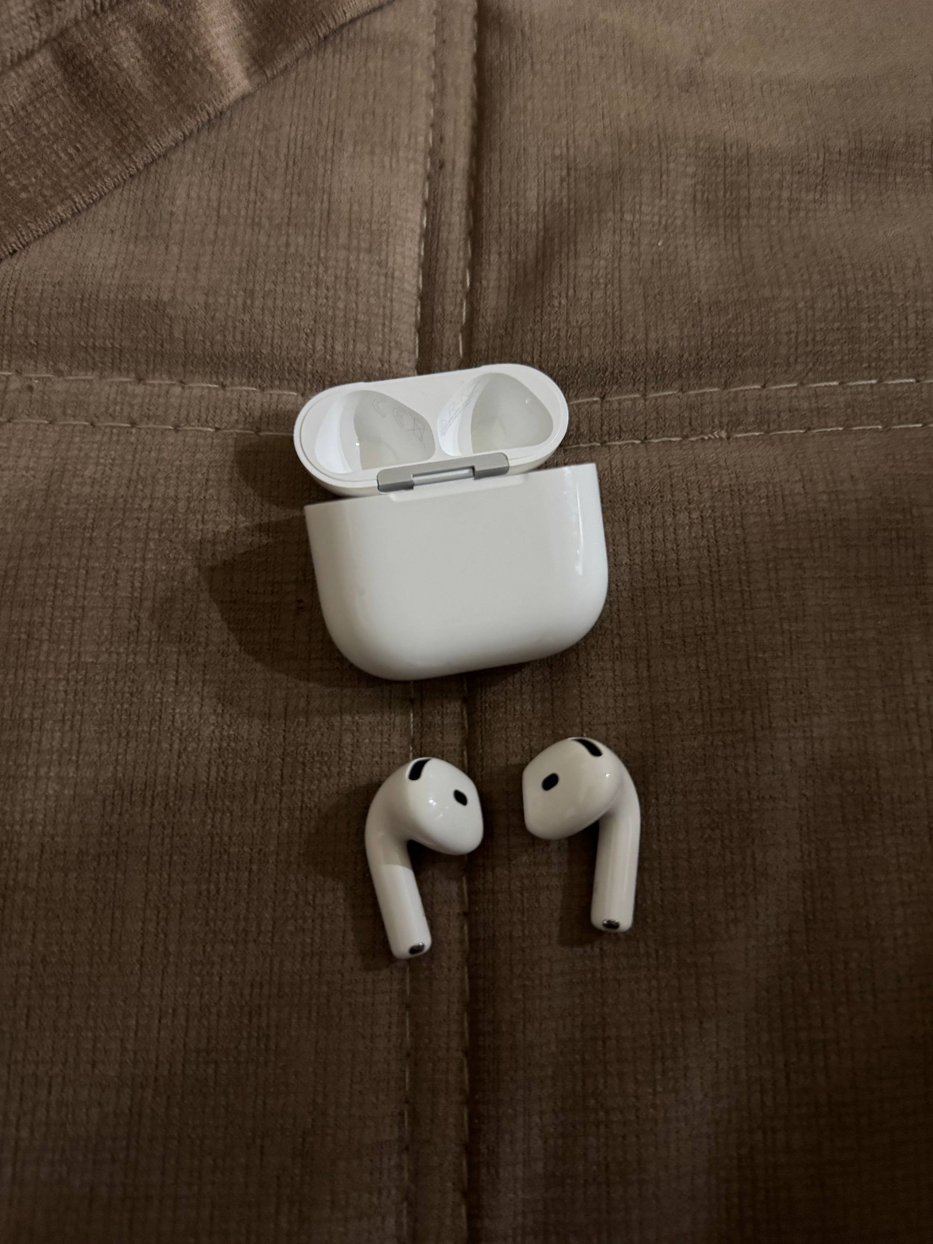 Apple AirPods 4