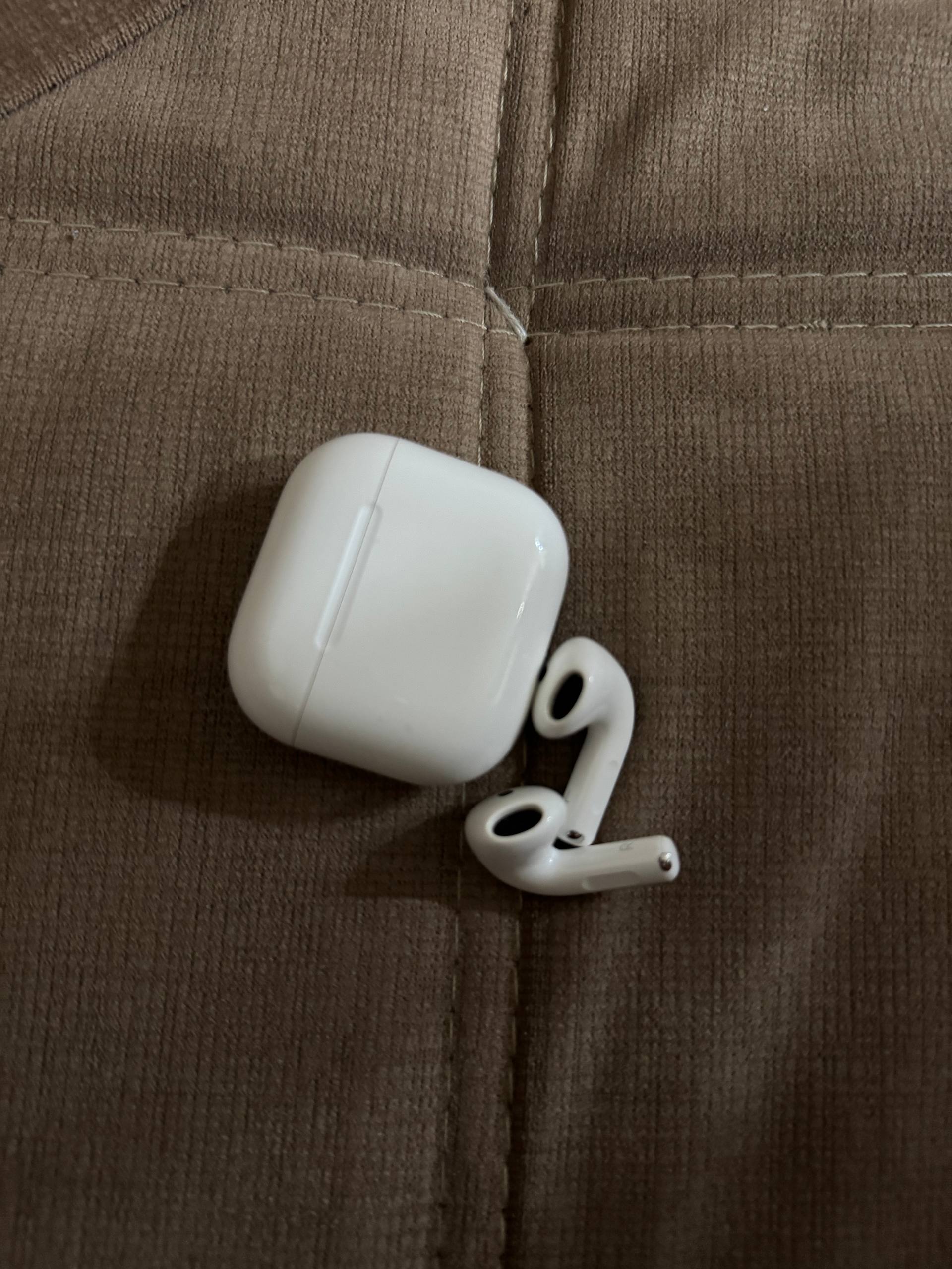 Apple AirPods 4