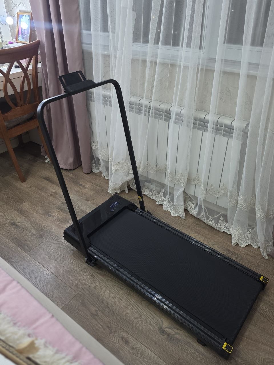 Компактная беговая дорожка с наклоном, до 10 км/ч