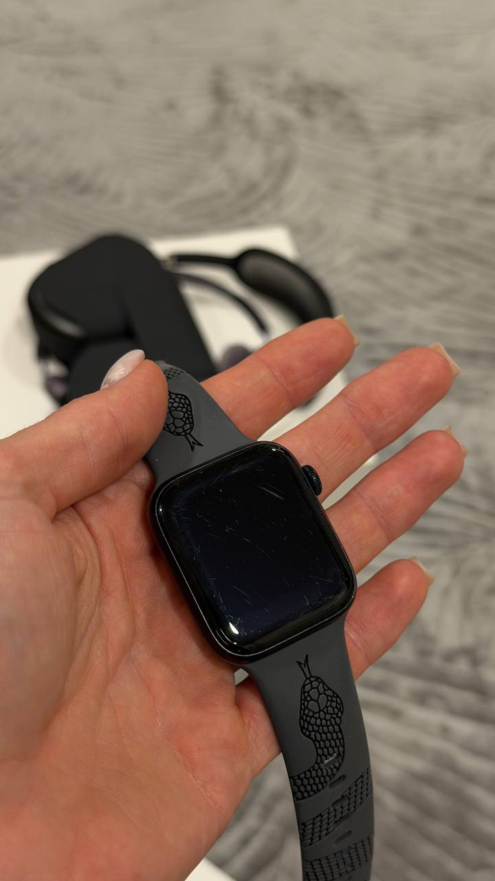 Apple Watch SE 2-го поколения 44 мм GPS