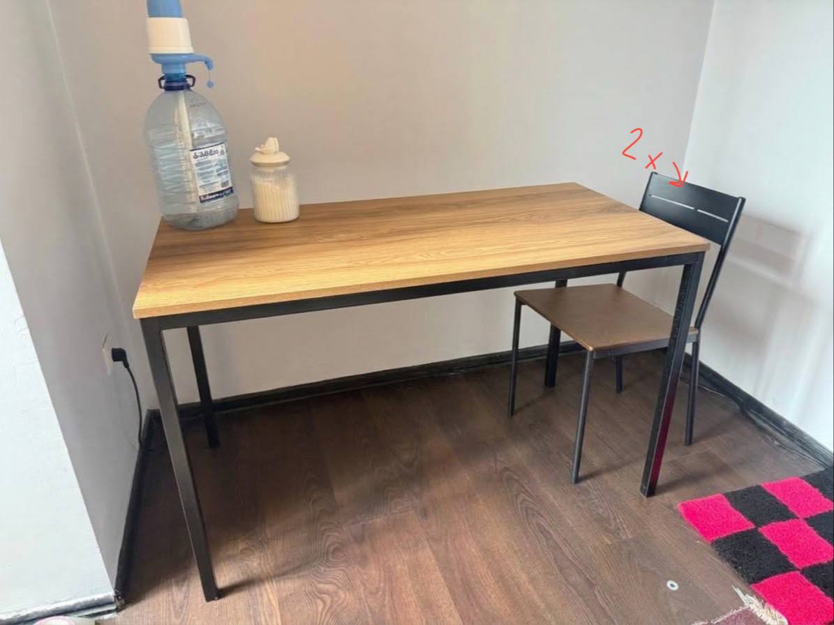Обеденный стол IKEA 140x60 с двумя стульями