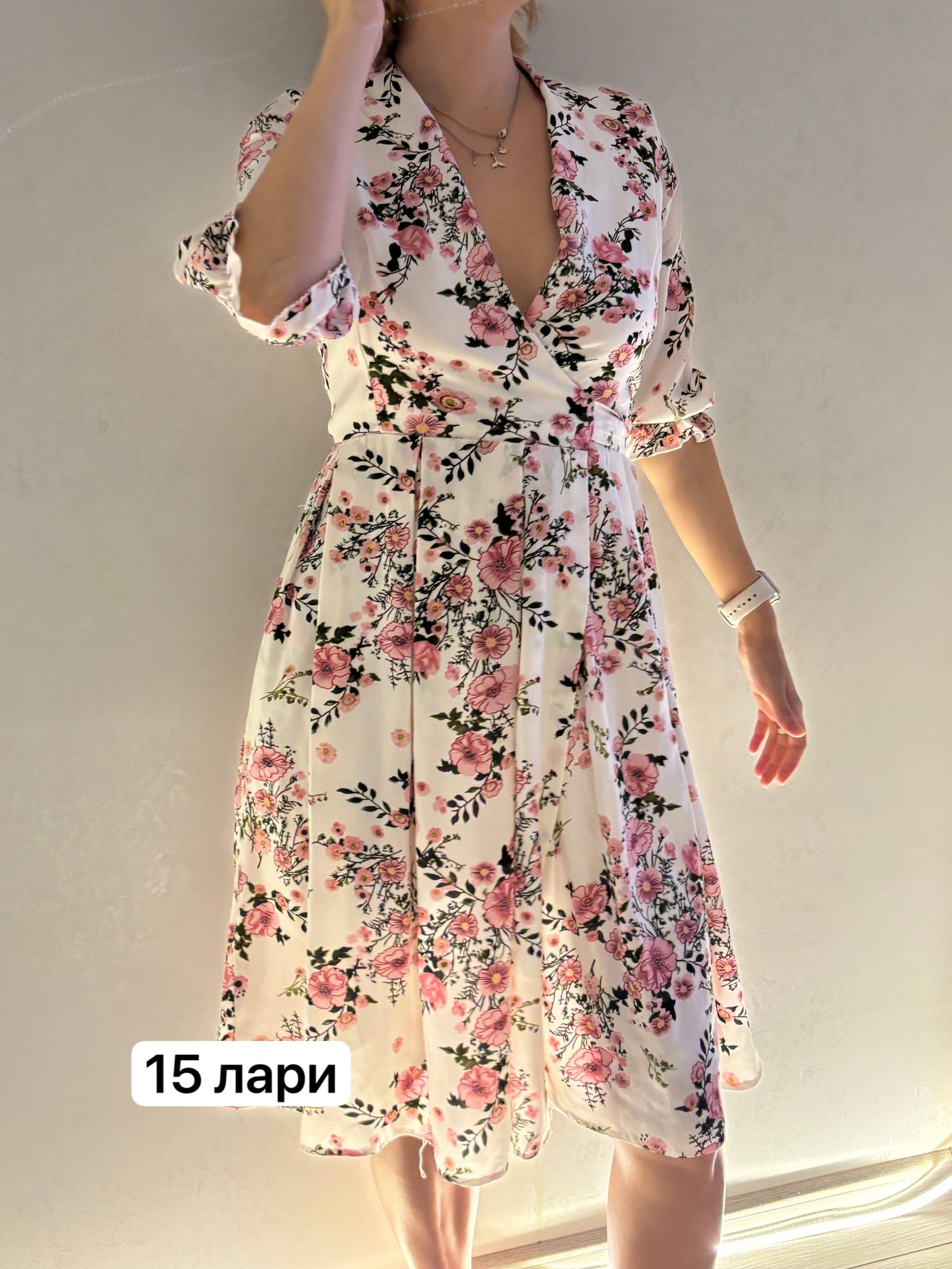 Платье с цветами, размер S