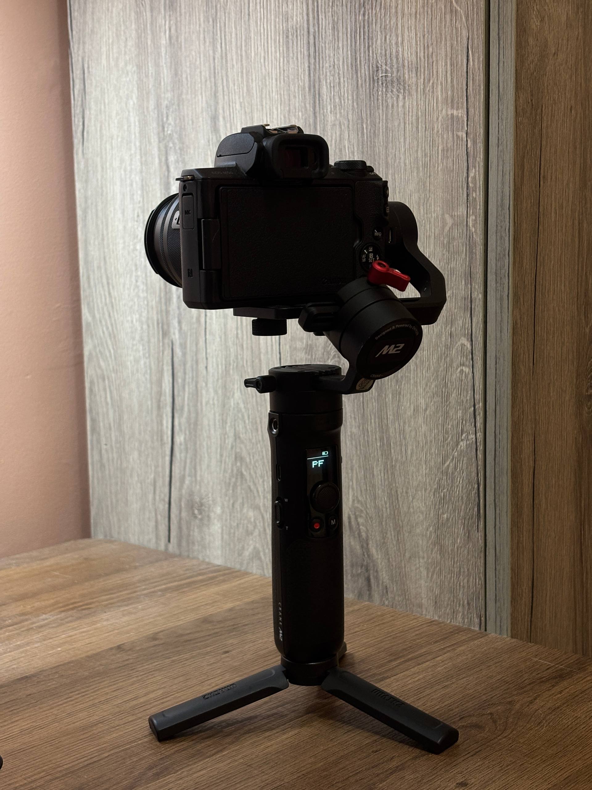Canon EOS M50 Kit (15-45mm) + стабилизатор Zhiyun Crane M2