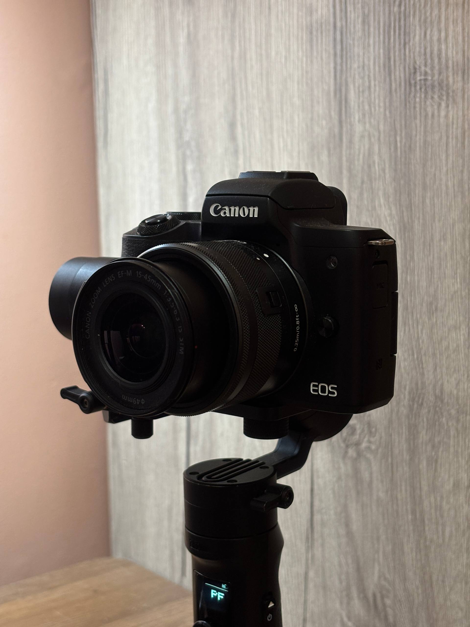 Canon EOS M50 Kit (15-45mm) + стабилизатор Zhiyun Crane M2