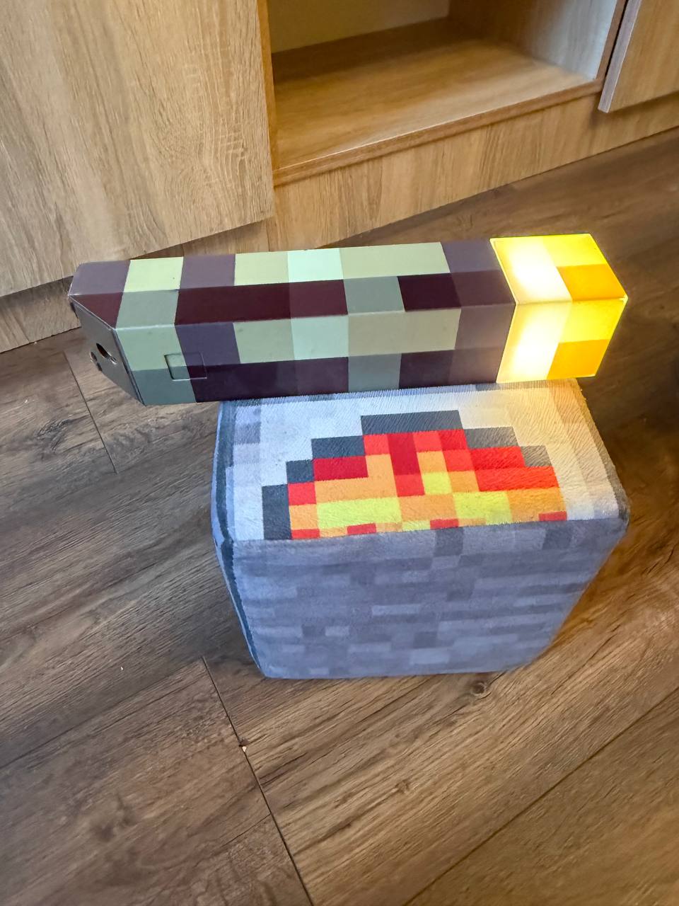 Набор Minecraft: светящийся факел и мягкий куб