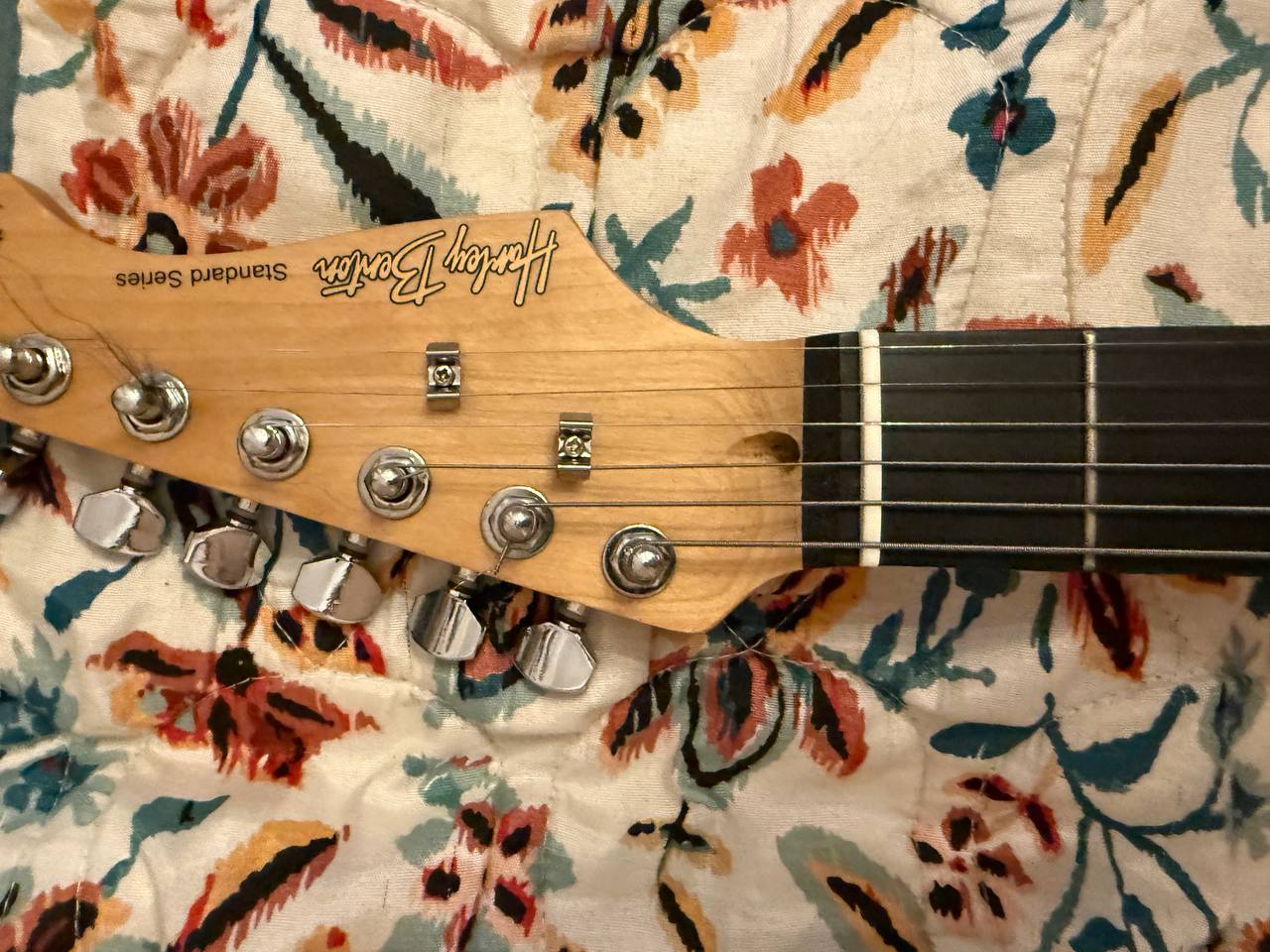 Электрогитара Harley Benton Standard Series + комбоусилитель JOYO DC-30