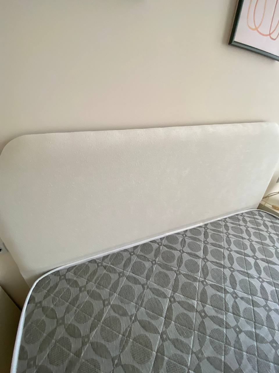 Кровать с мягким изголовьем и матрасом 160х180 см