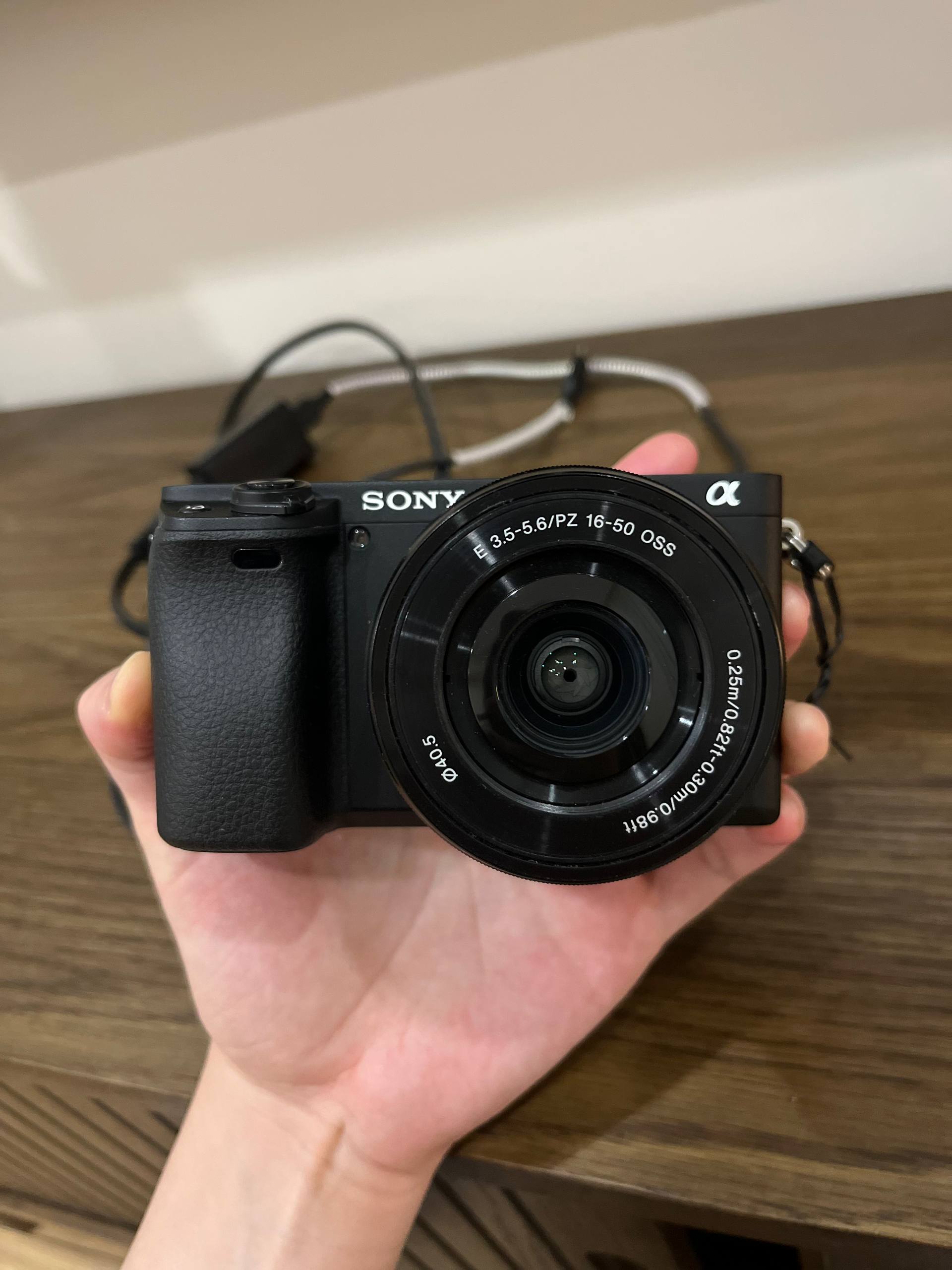 Sony A6400 камера с объективом 16-50mm